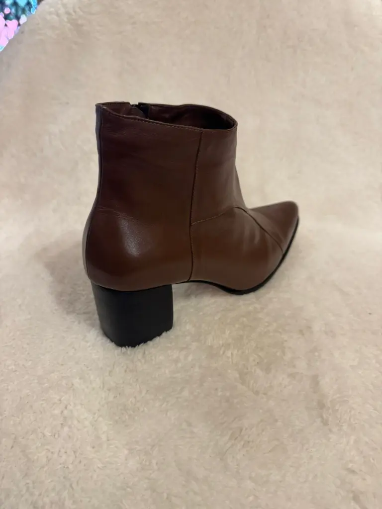 Paris Pelica Lisa Marrom - Cano Curto